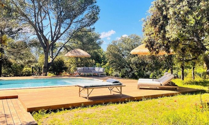 Cabrieres-d'Avignon House | Spacious Villa with Pool Near Gordes - Sleeps 10