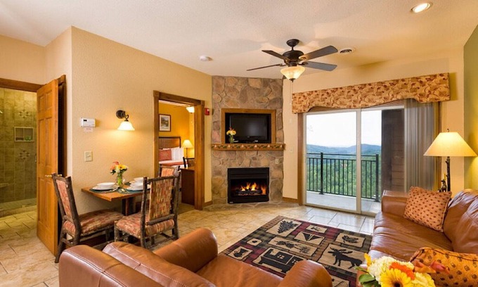 Gatlinburg Resort | Family-Friendly Villa with Indoor Waterpark & Kitchen Access