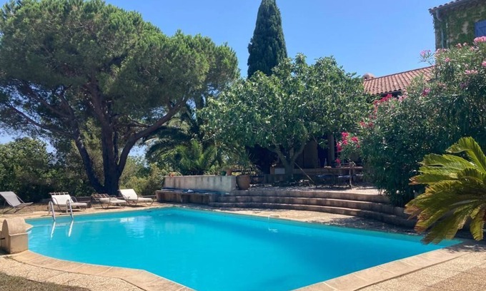 Le Pradet Villa | Spacious Villa with Pool, Steps from the Beach - 10/10 Rated