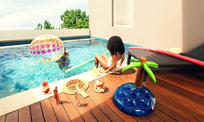 La Misere Villa | Large VIP Bedroom in Deluxe Pool CliffHanger Villa