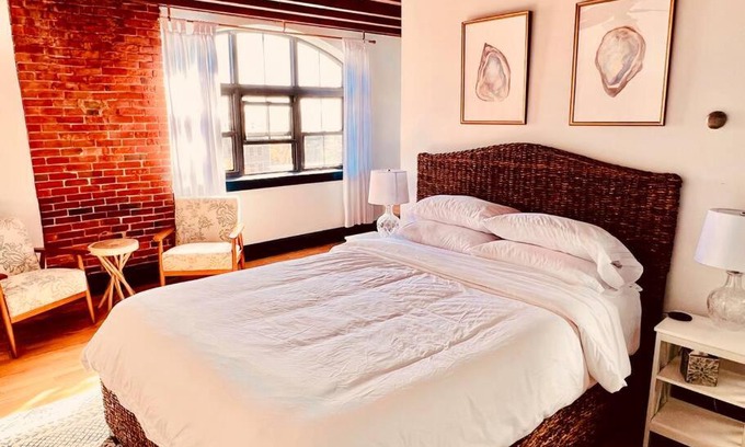 West End Apartment | Modern West End Penthouse Steps from Old Port with Parking