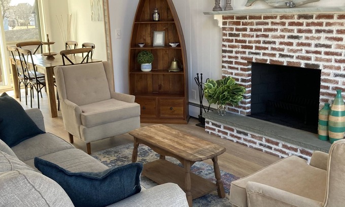 Weekapaug House | Premier Winnapaug Pond Beach House with Spa & Ocean View