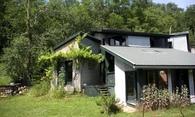 Bedeilhac-et-Aynat Ski Chalet | Architect-Designed Wooden House with Spa & Breakfast