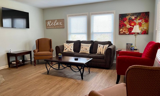 Gilbertsville Apartment | Inviting Retreat with Lake View & High-Speed WiFi
