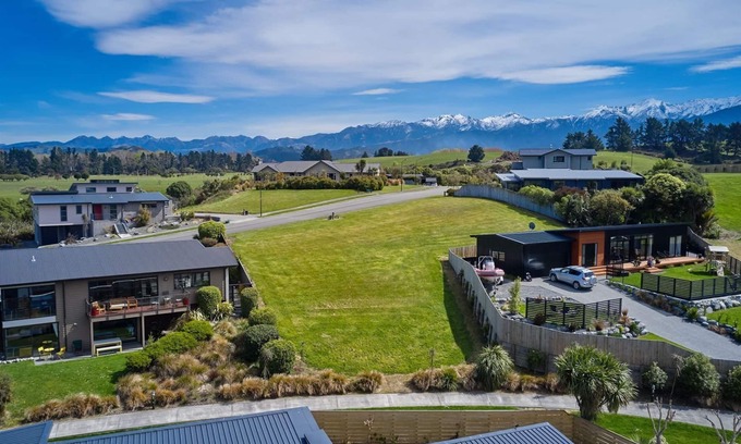 Kaikoura House | Top-Rated Executive House with Pool & Oceanfront Views