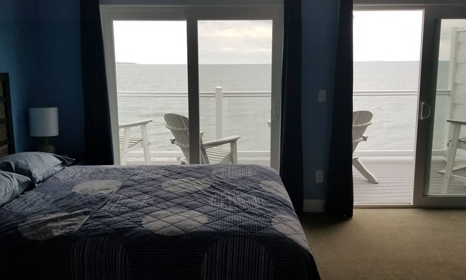 Put-in-Bay Condo | Spacious Waterfront Condo on Pib with Lake View & Pool