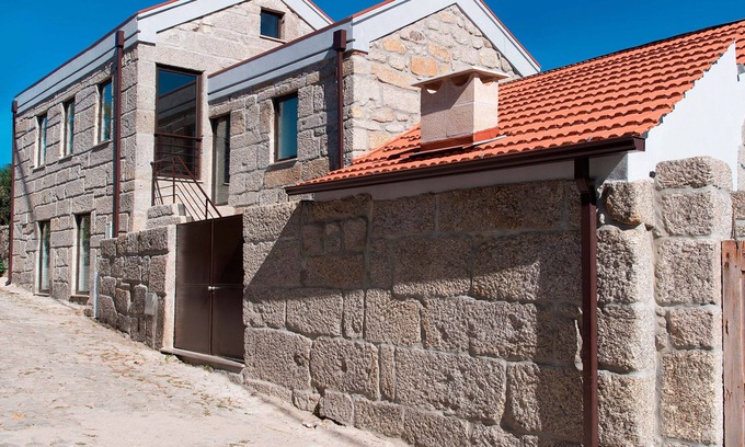 Queira House | Experience Eco-Friendly Comfort at Largo do Cruzeiro House