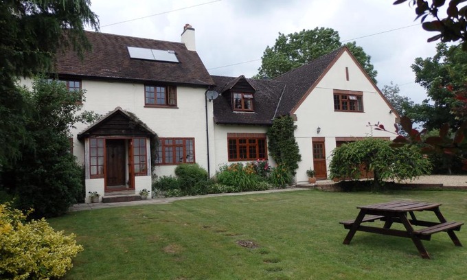 Saintbury Bed & Breakfast | Welcoming Larkrise Cottage Bed And Breakfast - Guest Rated 9.8