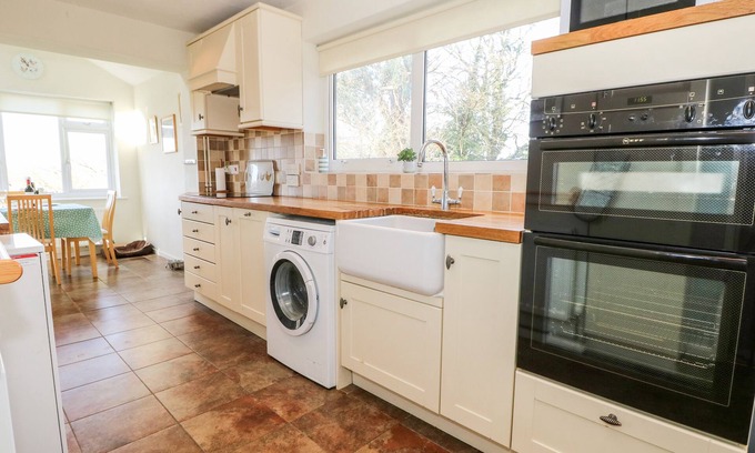 New Forest District Cottage | Discover LARKRISE: Pet-Friendly Holiday Cottage Retreat
