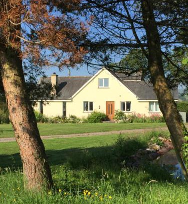 Sticklepath House | Exceptional Larksfield Loft: Dine and Delight Awaits!