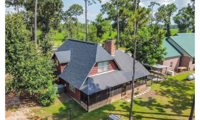 Donalsonville Cabin | Waterfront Getaway at Larry's Landing - Rated 10/10!