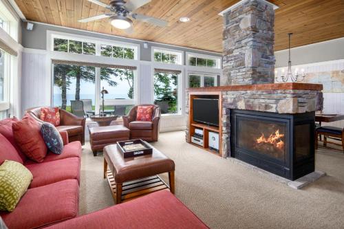 Two Harbors Resort | Relaxing Larsmont Cottages: Pool, Hot Tub & Family Fun