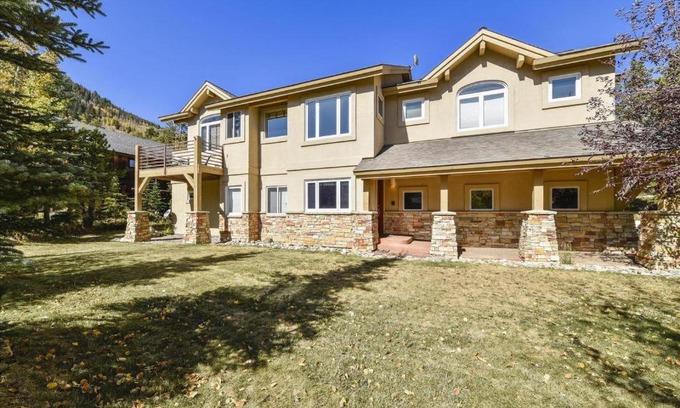 The Reserve House | Family-Friendly Retreat at Larson Lane 217 with Hot Tub