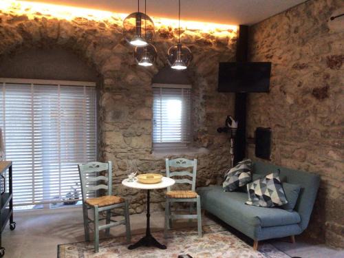 Gythio Apartment | Elegant Laryssiou Suite - Guest Rated 9.1/10