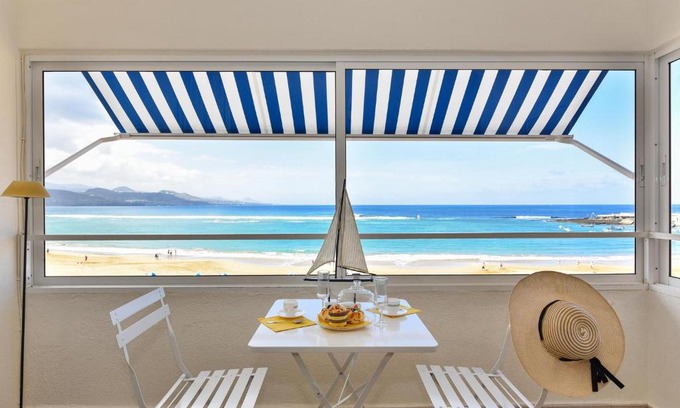 Las Palmas de Gran Canaria Apartment | Oceanfront Las Canteras Apartment with Spectacular Views