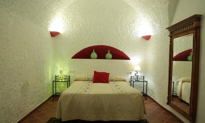 Fonelas Apartment | Discover Las Chumberas Cave - Family-Friendly & Pet Friendly