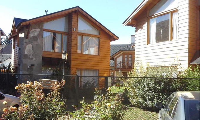 Lanin National Park House | Idyllic Las Cuatro Estaciones: Oceanfront Escape with Hot Tub