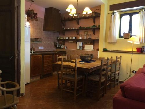Piedralaves House | Pet-Friendly Retreat at Las Cuatro Calles with 9/10 Rating