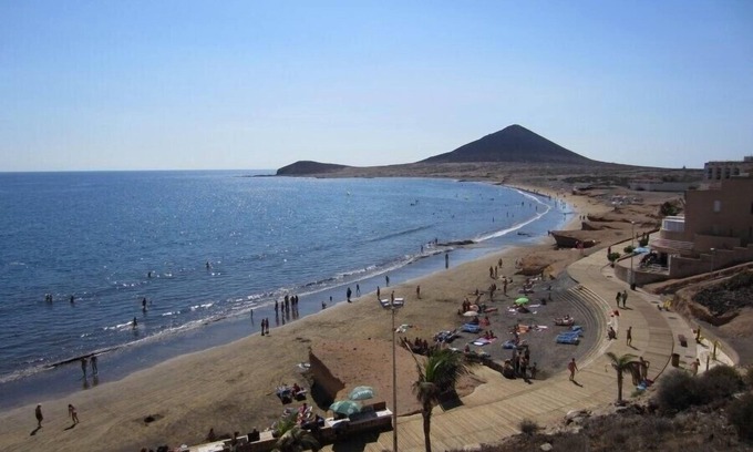 Arenas del Mar House | Las Dunas 2: Cozy Retreat with Pool & Ocean Views