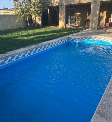 Suipacha House | Las Emes: Family-Friendly Retreat with Pool & Pet Access