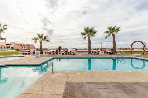 Bella Vista Apartment | Relaxing Oceanview Getaway at Las Gaviotas 414 by Kivoya