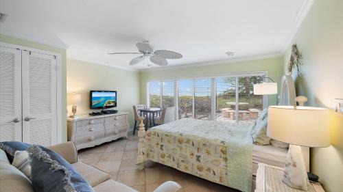 Longboat Key Apartment | Experience Oceanfront Bliss at Las Hermanas 4 Hotel