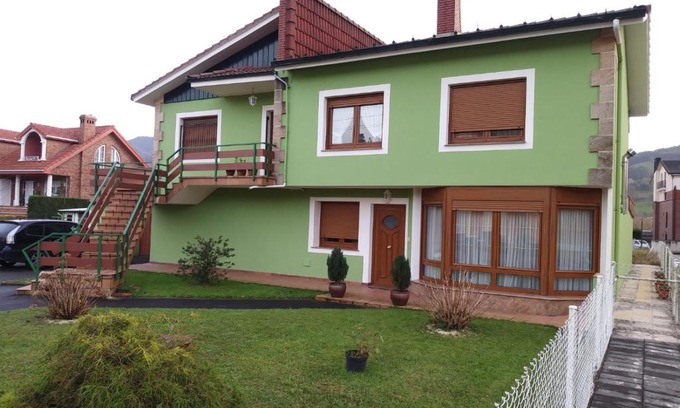 Castaneda House | Beautiful Casa Con Jardin - Family-Friendly Retreat