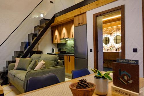 Cobeta Apartment | Elegant Apartamento Petronila: 4-Star Family Retreat