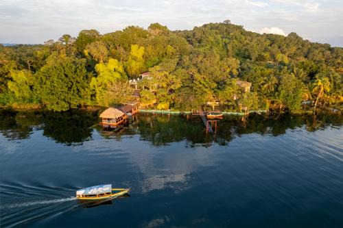 Flores Hotel | Discover Las Luciernagas Hotel Boutique with Oceanfront Bliss