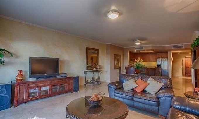 Zona Hotelera Condo | Indulge in Las Mananitas: Ocean View Condo with Spa & Pool