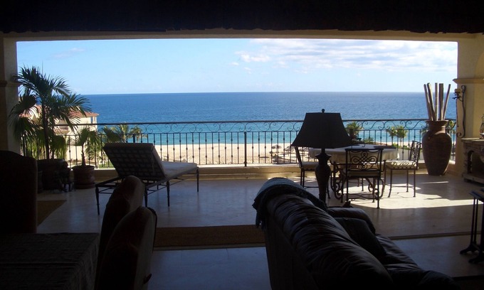 Zona Hotelera Condo | Oceanfront Las Mananitas Villa with Huge Balcony & Spa