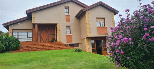 Alfoz de Lloredo House | Experience Family-Friendly Comfort at Las Parientucas