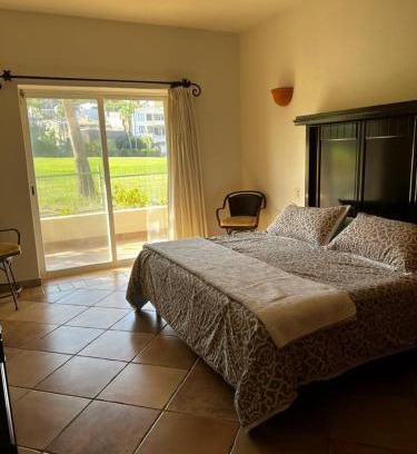 Campo de Golf Fonatur House | ```html
Inviting Guest Houses in San José del Cabo with Pool Access
```