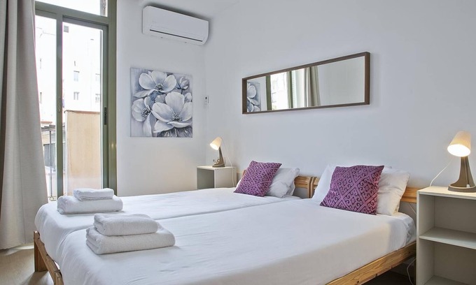 El Raval Apartment | Discover Las Ramblas Barcelona: Family-Friendly Retreat