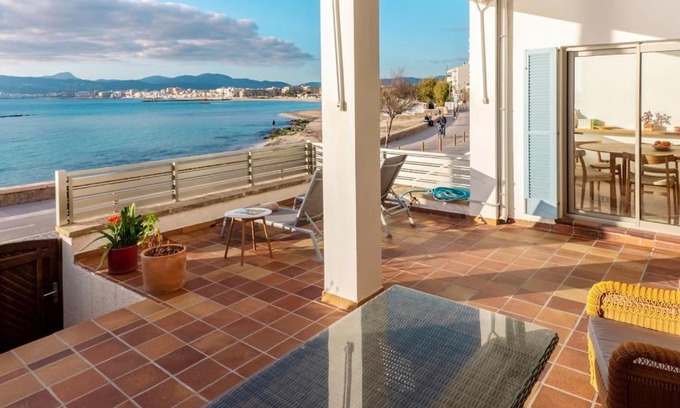 Palma de Mallorca Villa | Experience Las Rocas Beach-Ciutat Jardi Playa's Oceanfront Bliss