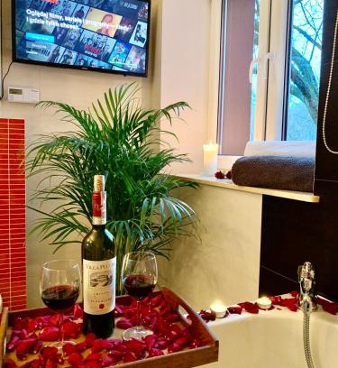 Slupsk Apartment | Guest Rated: 9.6 - LAS SŁUPSKI PREMIUM LOVE APARTAMENT