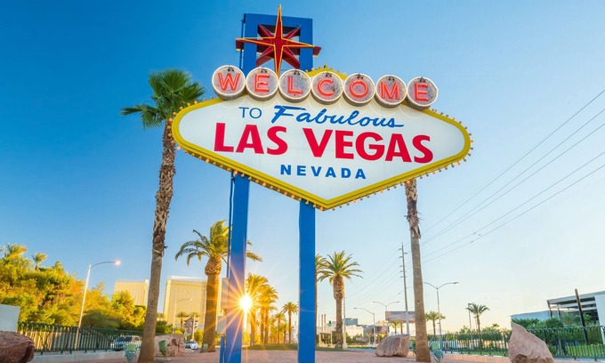 Las Vegas Condo | Modern 2 Bedroom Condo Near Las Vegas Strip with Pool