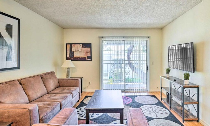 Las Vegas Apartment | Explore Las Vegas: Family-Friendly Condo Near The Strip