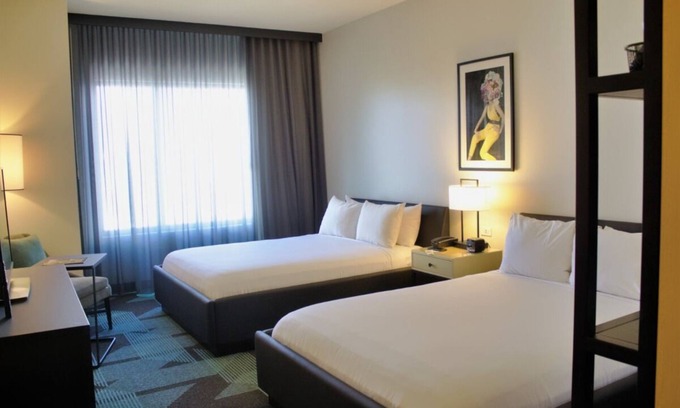 Downtown Las Vegas Apartment | Discover Las Vegas: Spacious 2 Units by Bellagio & Aquarium