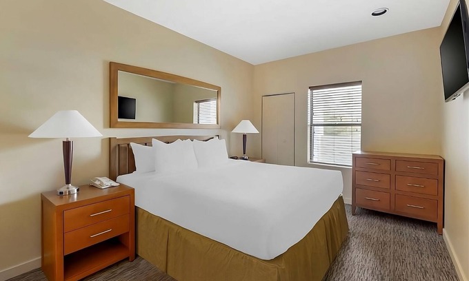 Enterprise Hotel | Relaxing Las Vegas Retreat with Pool & Free Parking