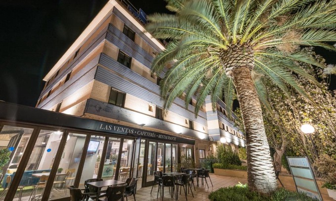 Aragon Hotel | Pet-Friendly Las Ventas: Pool, Hot Tub & Restaurant Awaits