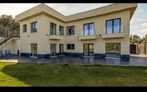 Hontoba Villa | Experience Las Vistas del Valle: Family-Friendly Retreat