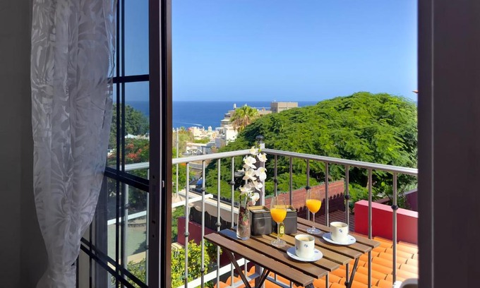 Tabaiba Apartment | Relaxing Las Vistas: Beachfront Retreat with Great Views