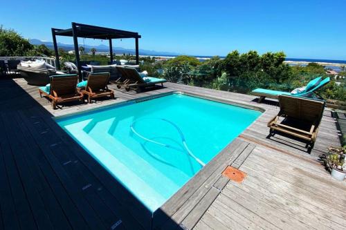 Plettenberg Bay Villa | Relax at Lasalle Holiday Home: Oceanfront Bliss Awaits