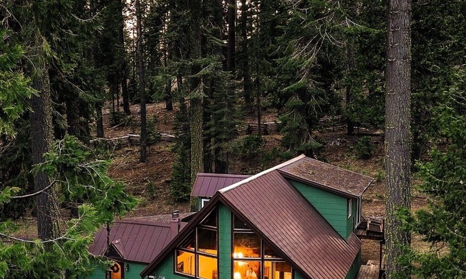 Mineral Ski Chalet | Experience Alpine Elegance with EV Charging & Top Amenities