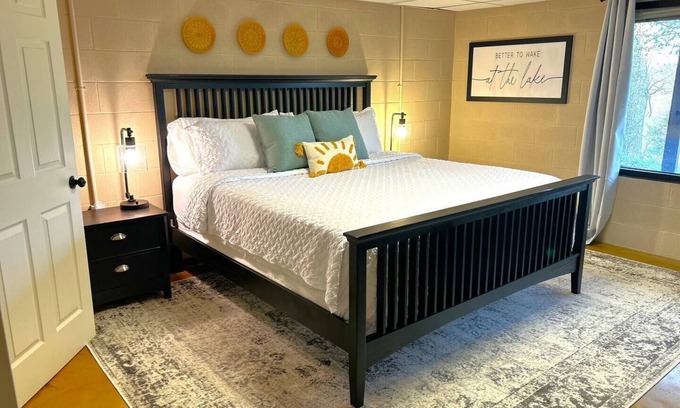 Burkesville Cabin | Ideal Lake View Retreat with Boat Slip Near Sulphur Creek