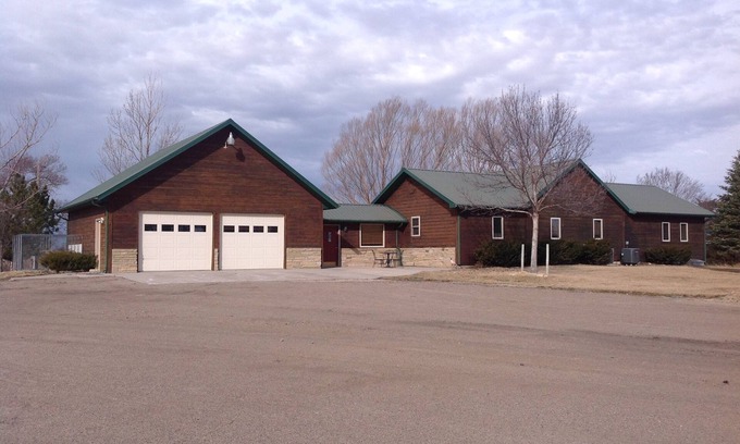 Paxton House | Perfect Family Getaway with Pool and Kitchen Amenities