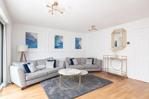 Milton Keynes Apartment | Last Minute Deal: Family-Friendly 3B Essentials Nearby