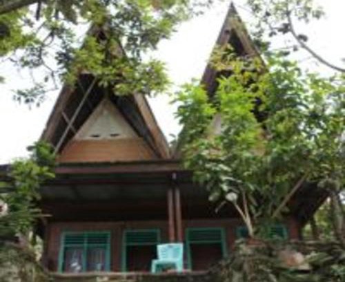 Tuk Tuk House | Discover Laster Jony's: Pet-Friendly with Family Amenities