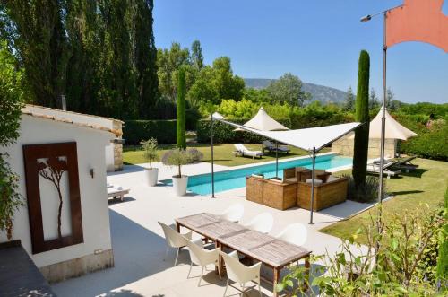 Oppede House | Indulge at LASUITE Domaine Bertuli with Heated Pool & Ocean View